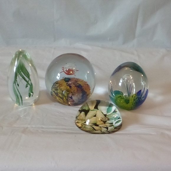 Glass nautical paperweights vintage shells, anemone, sea grass & reef - Picture 8 of 8